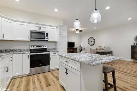 Townhouse for rent at 602 W Monroe St, Mount Pleasant, IA 52641