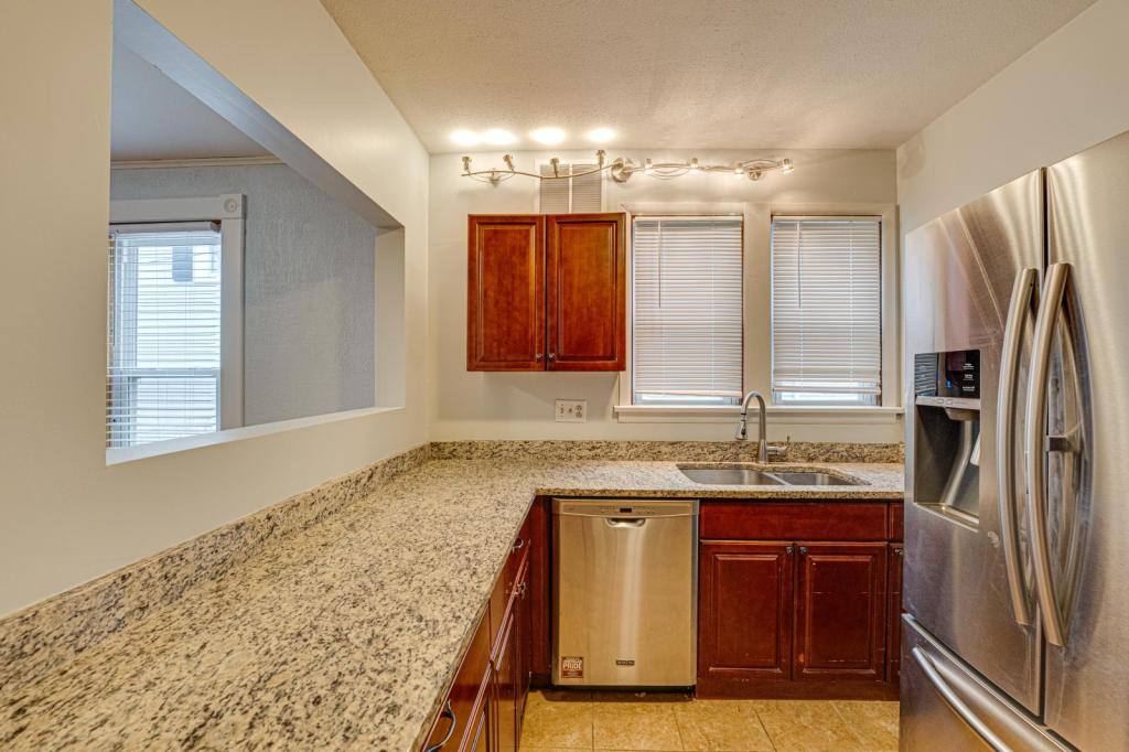 Apartment for rent at 714 Sexton, Aurora, IL 60505
