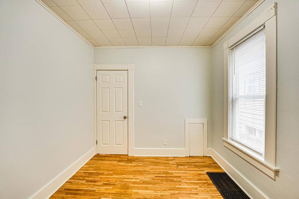 Apartment for rent at 714 Sexton, Aurora, IL 60505