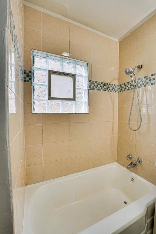 Apartment for rent at 714 Sexton, Aurora, IL 60505