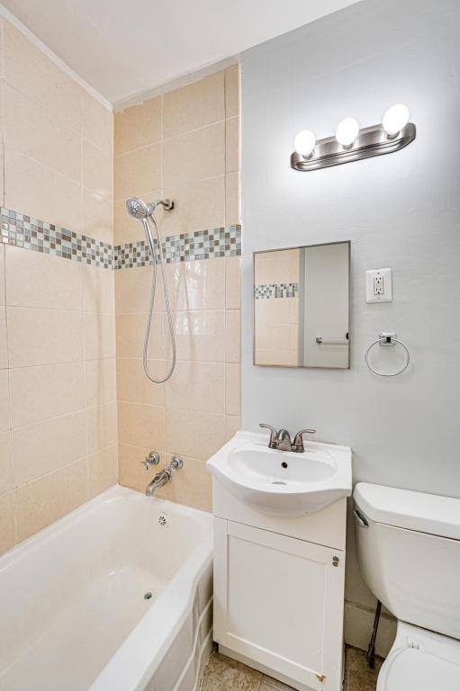 Apartment for rent at 714 Sexton, Aurora, IL 60505
