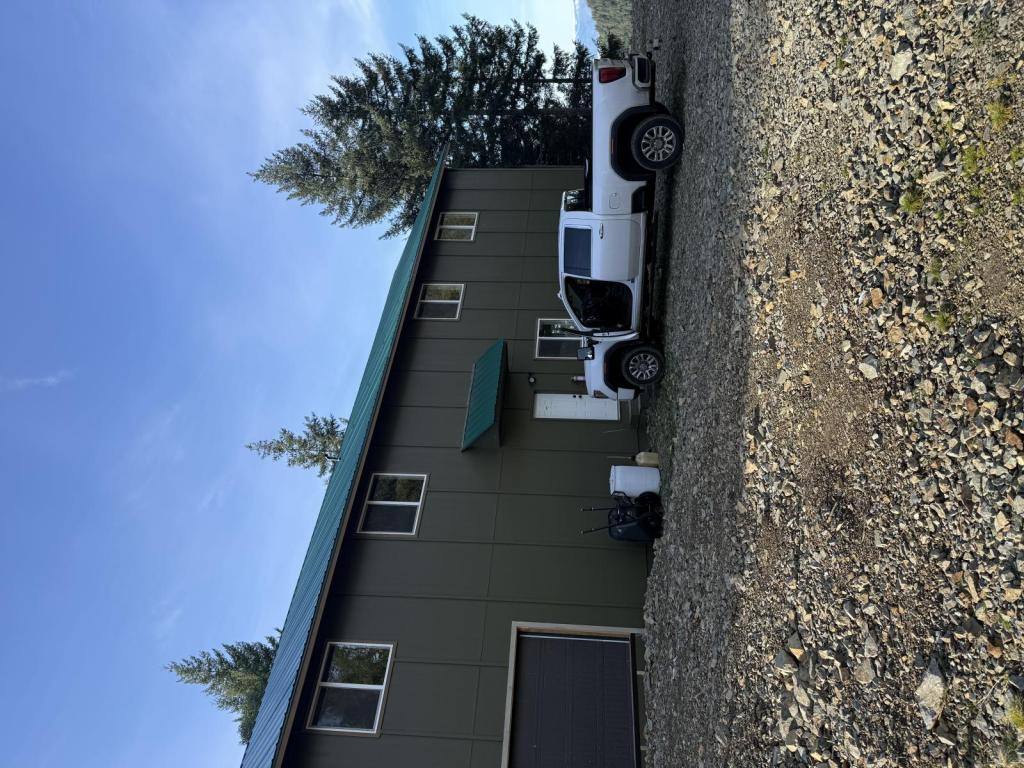 House for rent at 6300 Granite Hill Rd, Grants Pass, OR 97526
