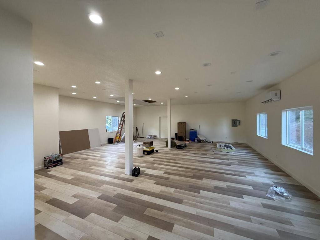 House for rent at 6300 Granite Hill Rd, Grants Pass, OR 97526