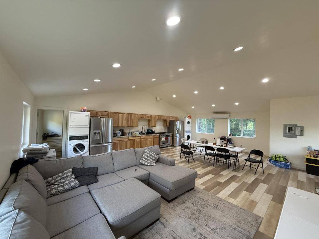 House for rent at 6300 Granite Hill Rd, Grants Pass, OR 97526