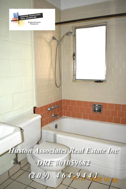 Apartment for rent at 870 W Euclid Ave, Stockton, CA 95204