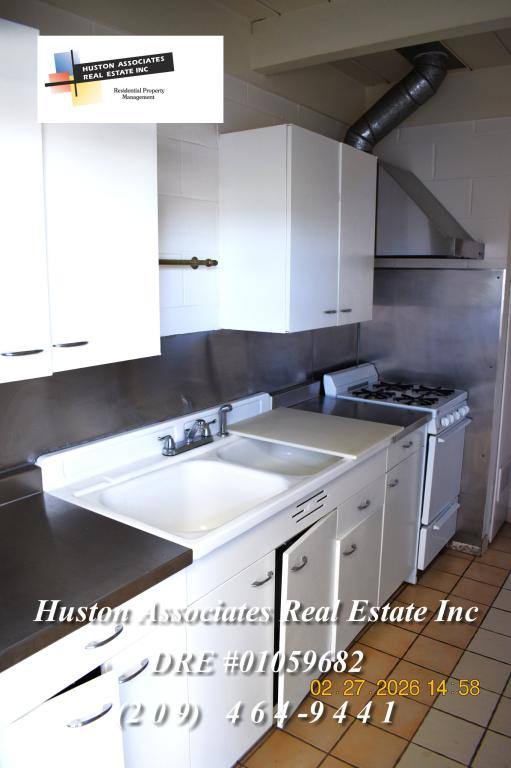 Apartment for rent at 870 W Euclid Ave, Stockton, CA 95204