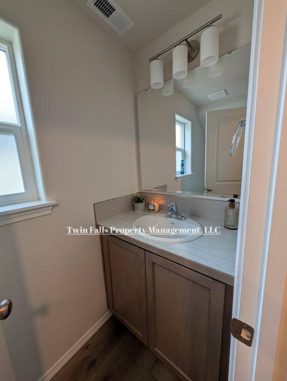 House for rent at 1574 Kenyon Rd, Twin Falls, ID 83301