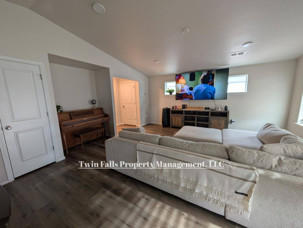 House for rent at 1574 Kenyon Rd, Twin Falls, ID 83301