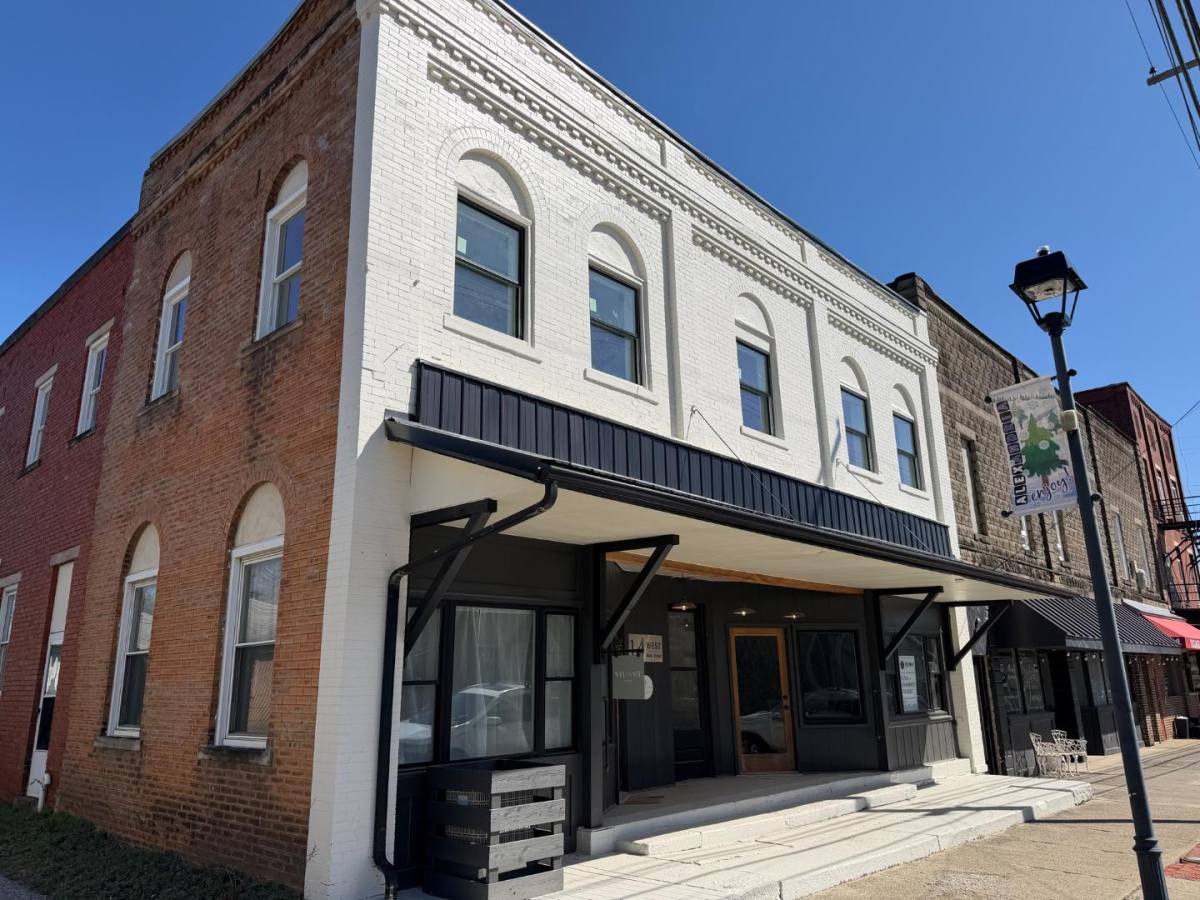 Apartment for rent at 14 W Main St, Alexandria, OH 43001