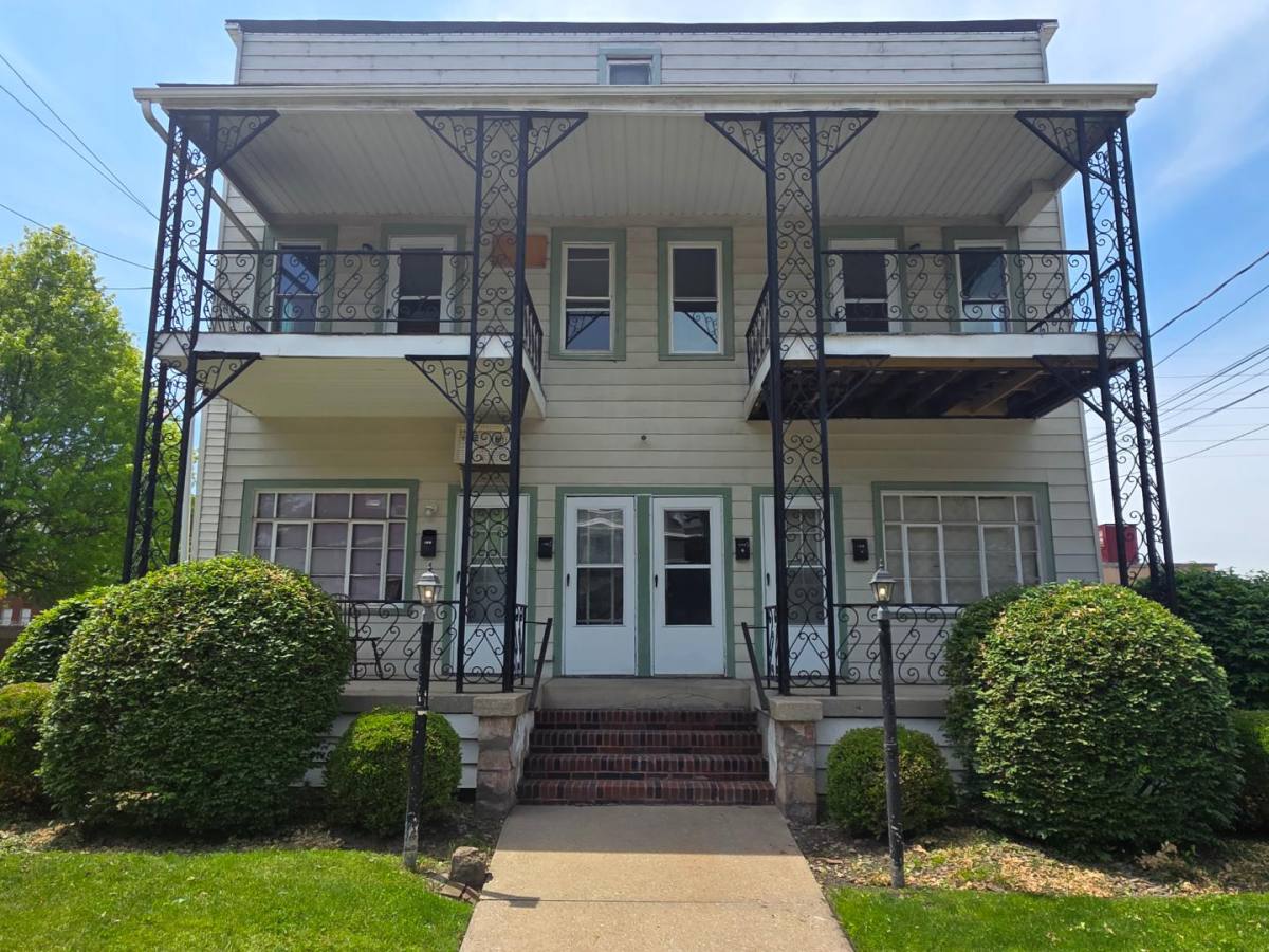 Apartment for rent at 152 8th St NW 1 2, Barberton, OH 44203
