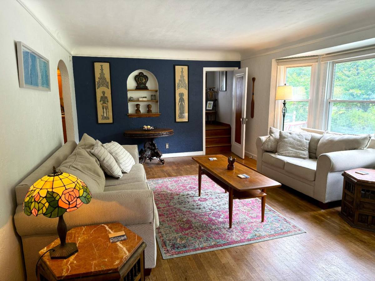 House for rent at 144 Waukazoo Dr, Holland, MI 49424