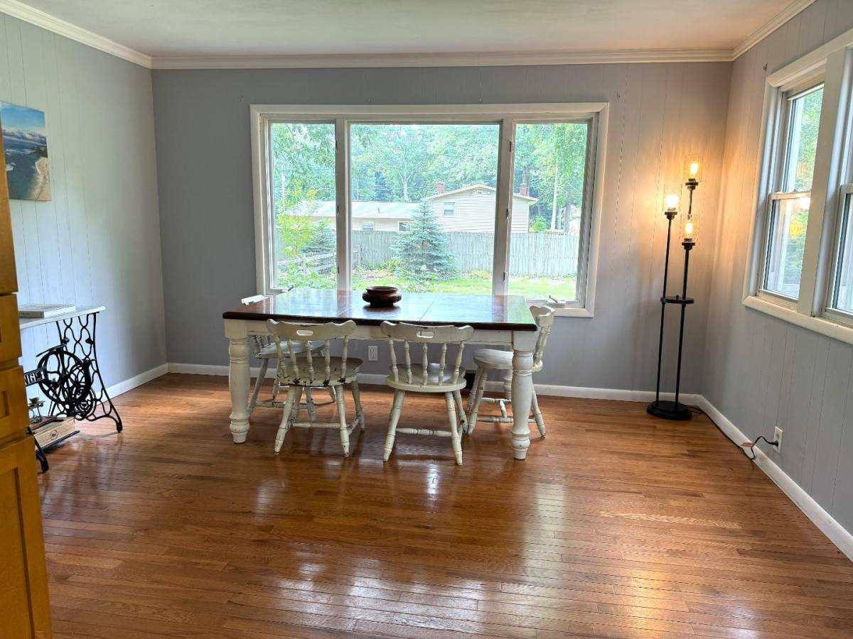 House for rent at 144 Waukazoo Dr, Holland, MI 49424