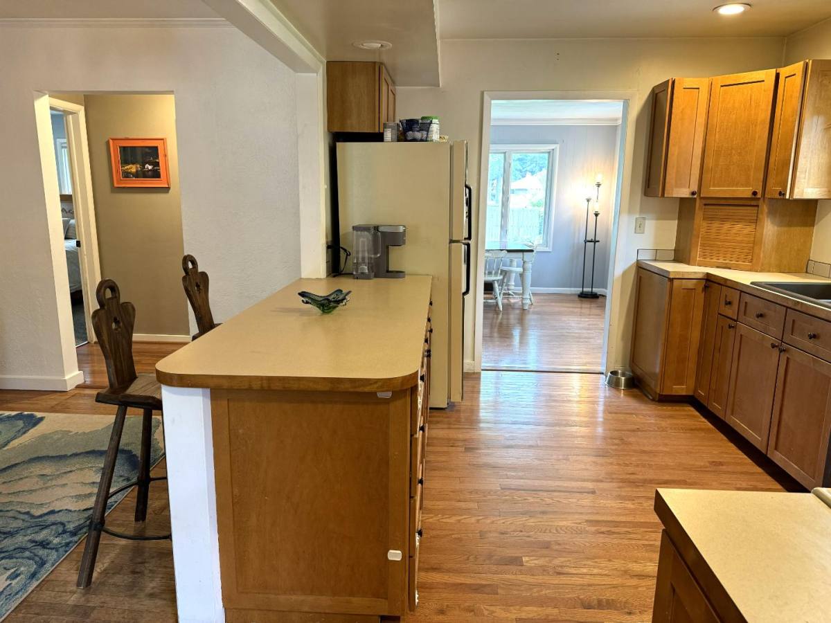 House for rent at 144 Waukazoo Dr, Holland, MI 49424