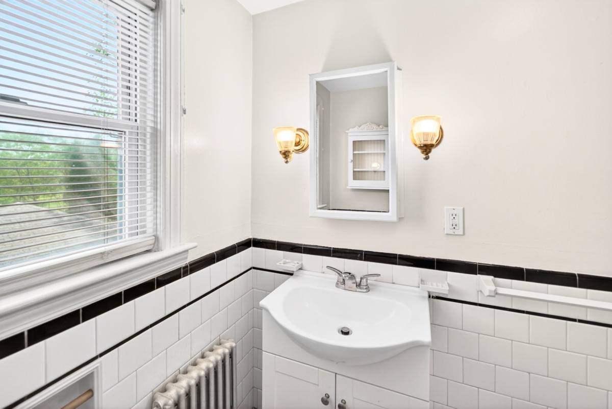 Apartment for rent at 180 Aqueduct Rd #SECOND Floor, Cranston, RI 02910