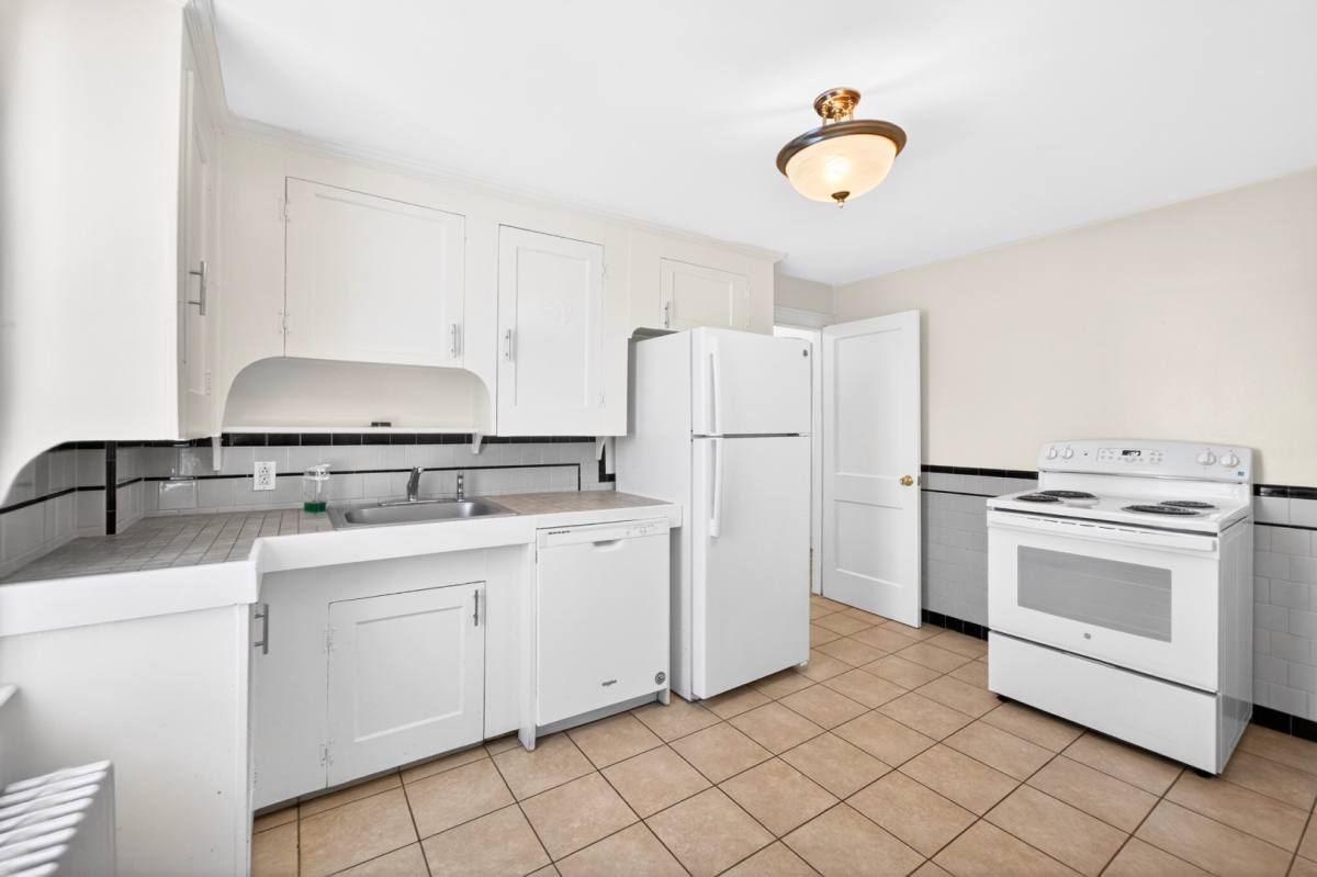 Apartment for rent at 180 Aqueduct Rd #SECOND Floor, Cranston, RI 02910