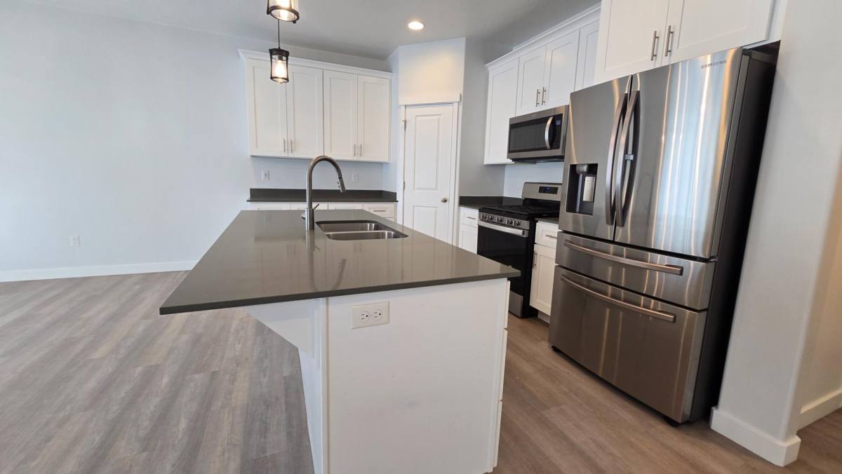 House for rent at 924 W Independence Way, Saratoga Springs, UT 84045