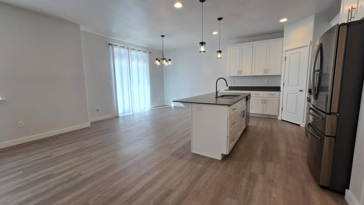 House for rent at 924 W Independence Way, Saratoga Springs, UT 84045