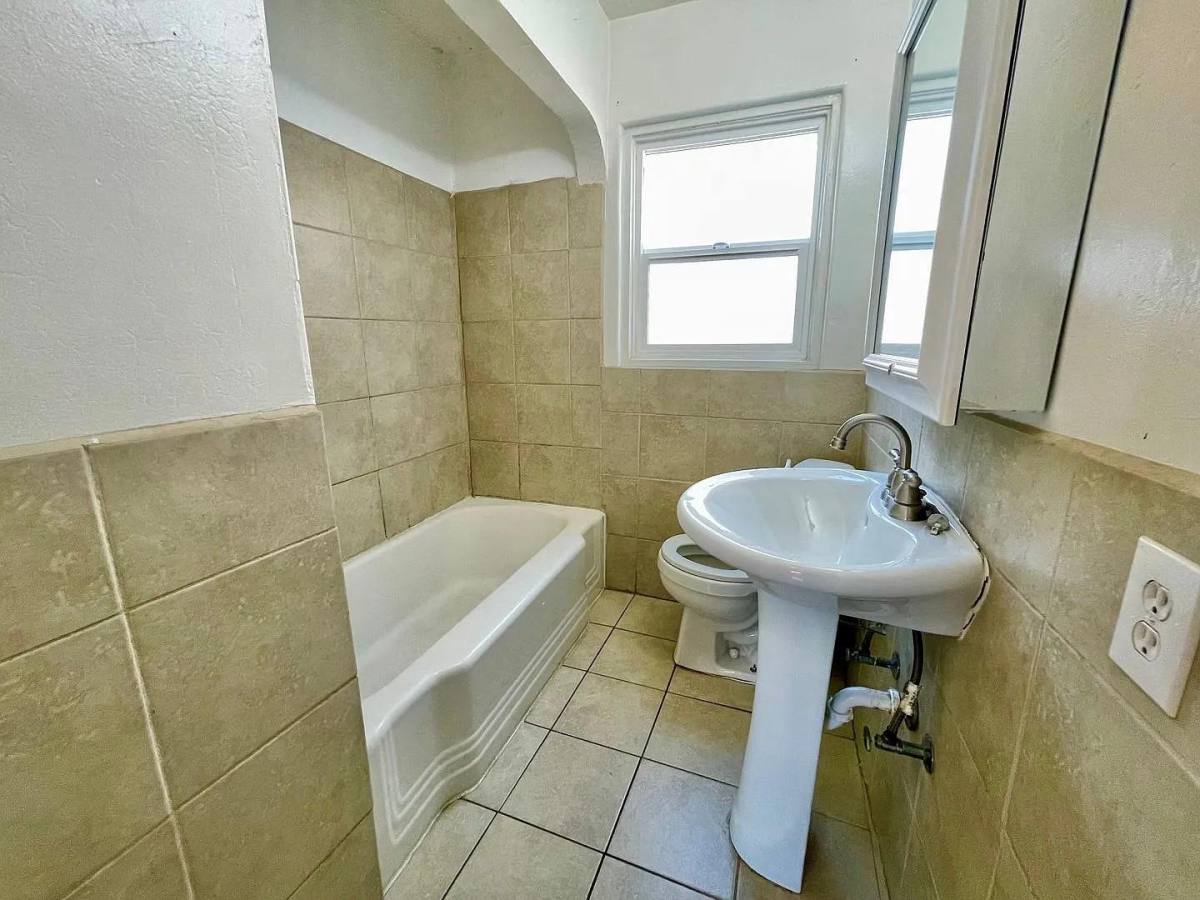 House for rent at 2137 Raymond Ave, Stockton, CA 95203