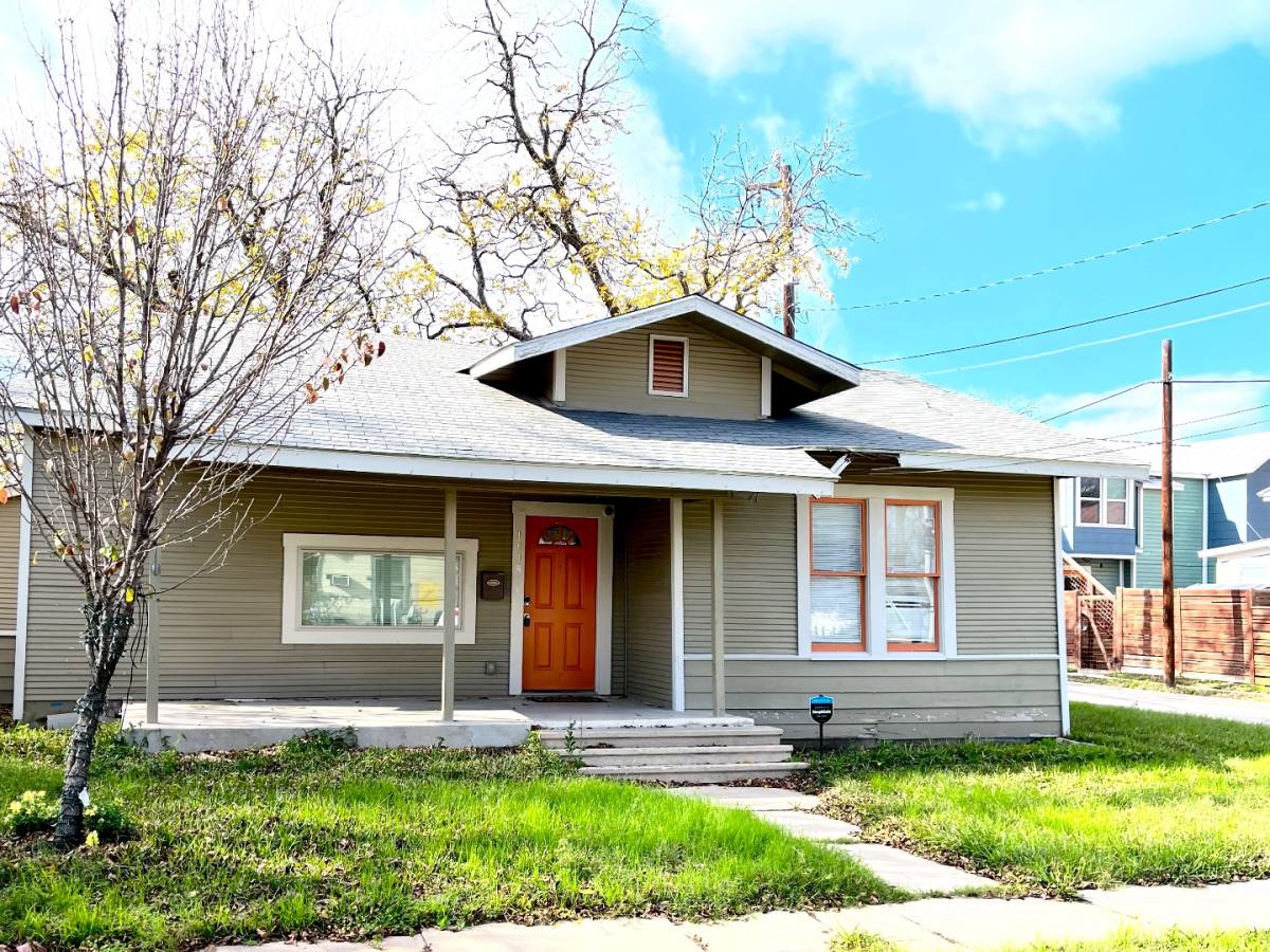 House for rent at 1013 N Palmetto Ave, San Antonio, TX 78202