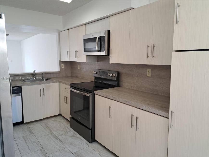 Townhouse for rent at 3535 Magellan Circle #525, Miami, FL 33180