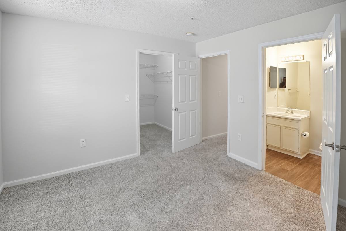 Apartment for rent at Crescent Pointe, 1500 S Oak St, Seneca, SC 29678