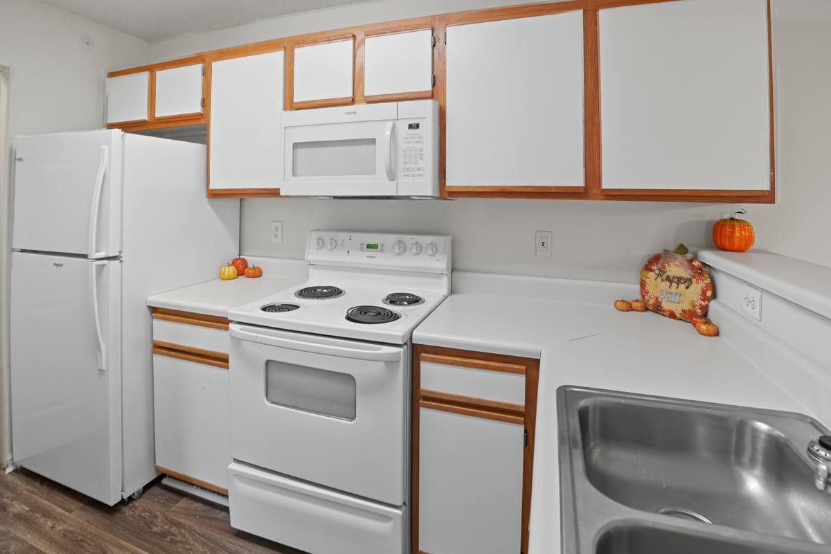 Apartment for rent at Crescent Pointe, 1500 S Oak St, Seneca, SC 29678