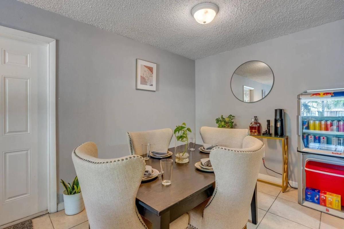 Apartment for rent at Clear Lake Palms, 401 Executive Center Dr, West Palm Beach, FL 33401