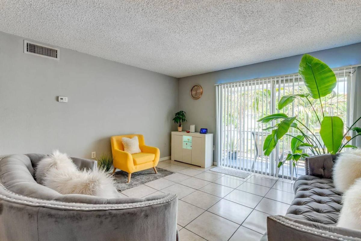 Apartment for rent at Clear Lake Palms, 401 Executive Center Dr, West Palm Beach, FL 33401