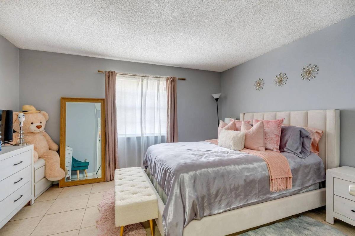 Apartment for rent at Clear Lake Palms, 401 Executive Center Dr, West Palm Beach, FL 33401