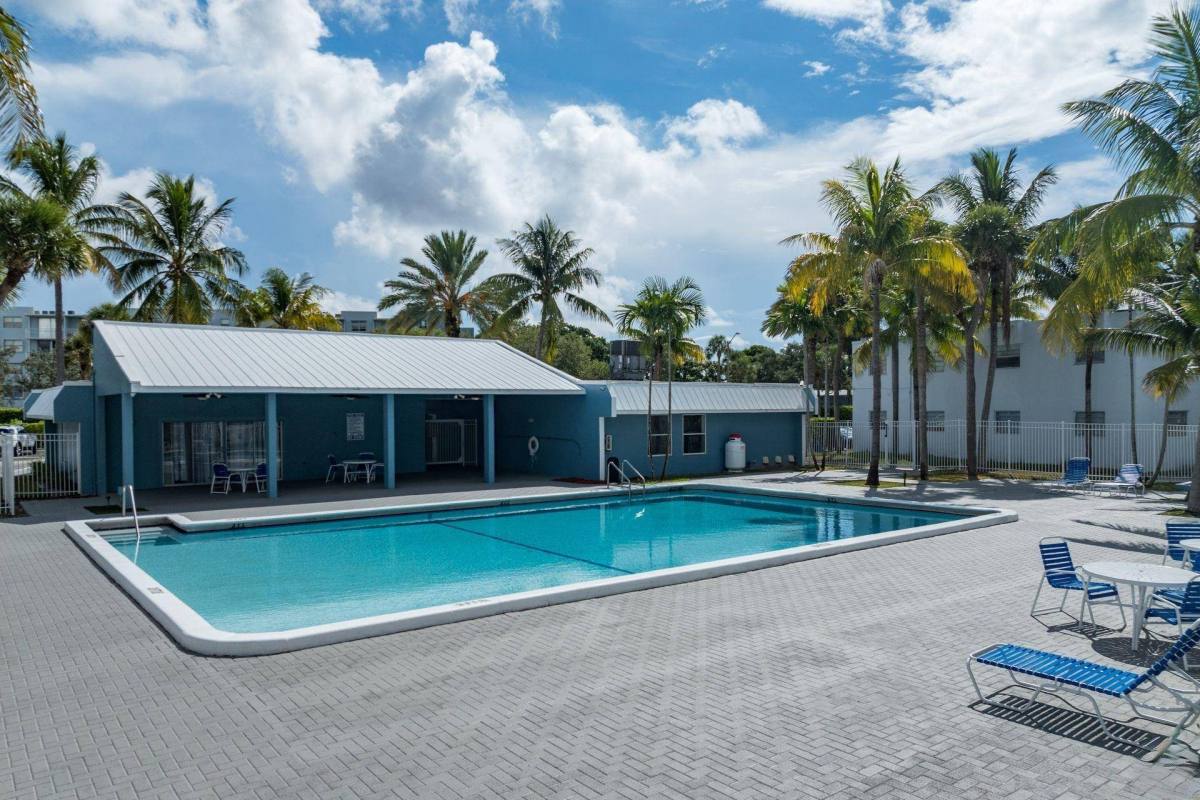 Apartment for rent at Clear Lake Palms, 401 Executive Center Dr, West Palm Beach, FL 33401