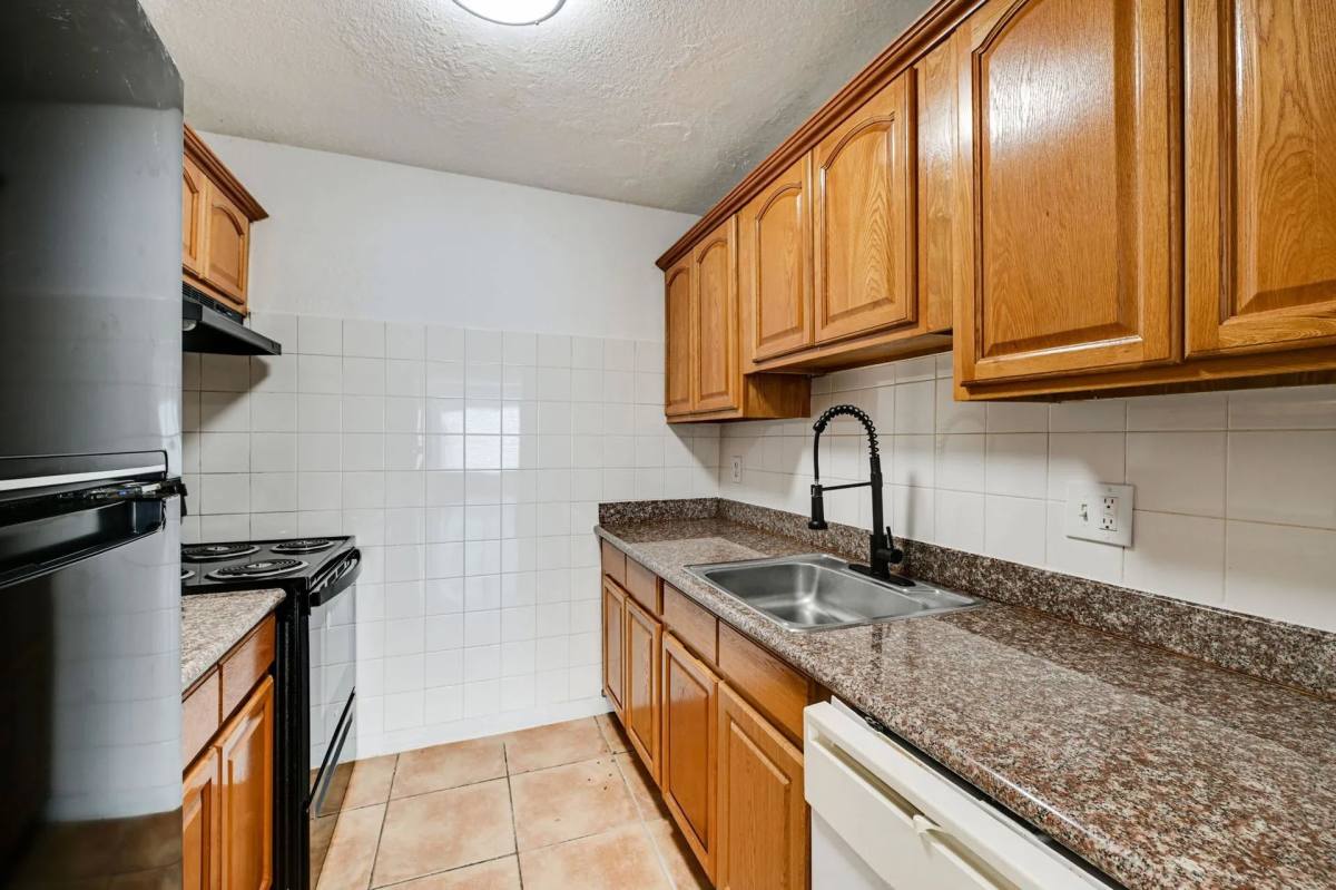 Apartment for rent at Lakeside Condominiums, 2700 NW 39th Way, Fort Lauderdale, FL 33311