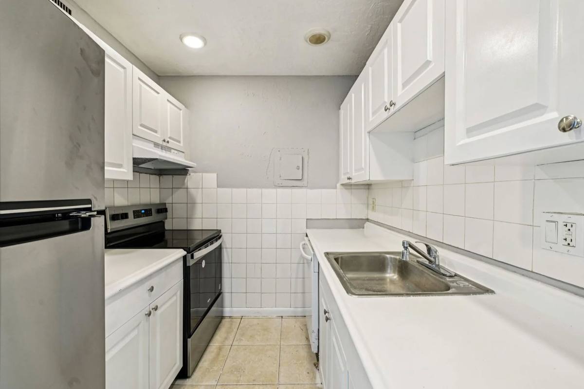 Apartment for rent at Lakeside Condominiums, 2700 NW 39th Way, Fort Lauderdale, FL 33311