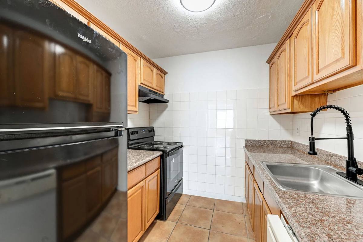 Apartment for rent at Lakeside Condominiums, 2700 NW 39th Way, Fort Lauderdale, FL 33311