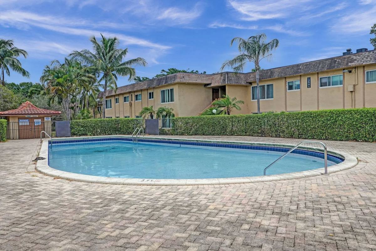Apartment for rent at Lakeside Condominiums, 2700 NW 39th Way, Fort Lauderdale, FL 33311
