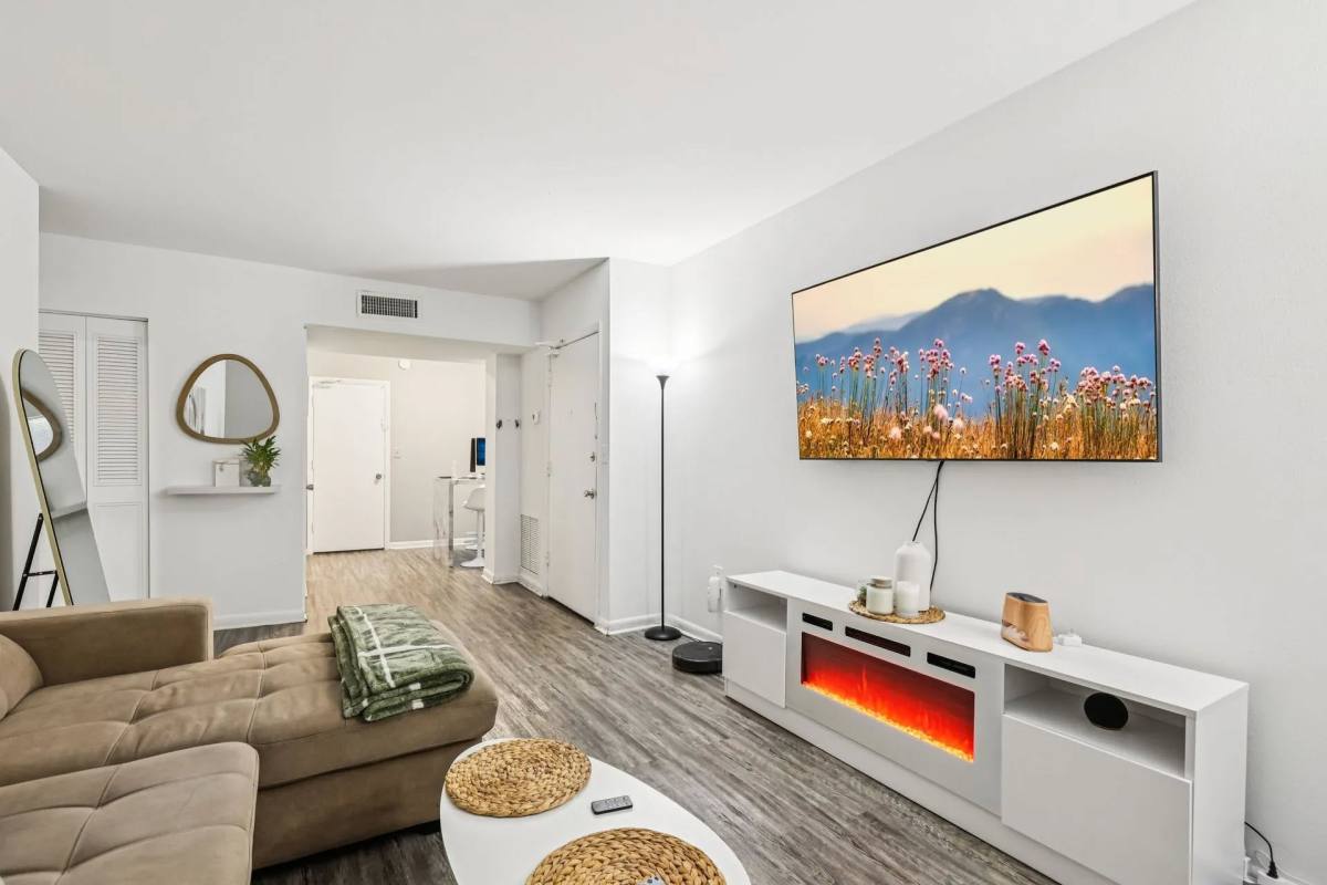 Apartment for rent at Luna at Hollywood, 3600 Van Buren St, Hollywood, FL 33021