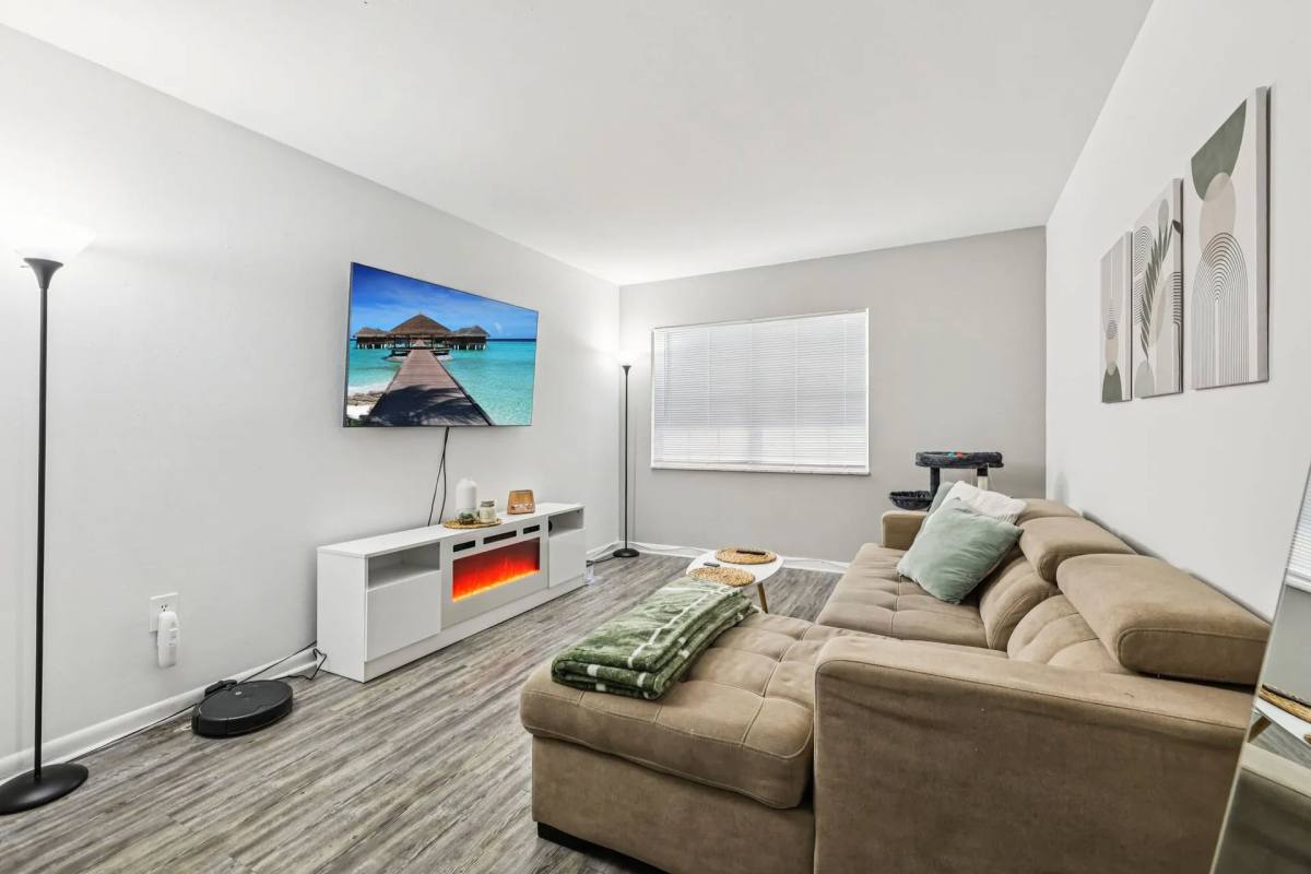 Apartment for rent at Luna at Hollywood, 3600 Van Buren St, Hollywood, FL 33021