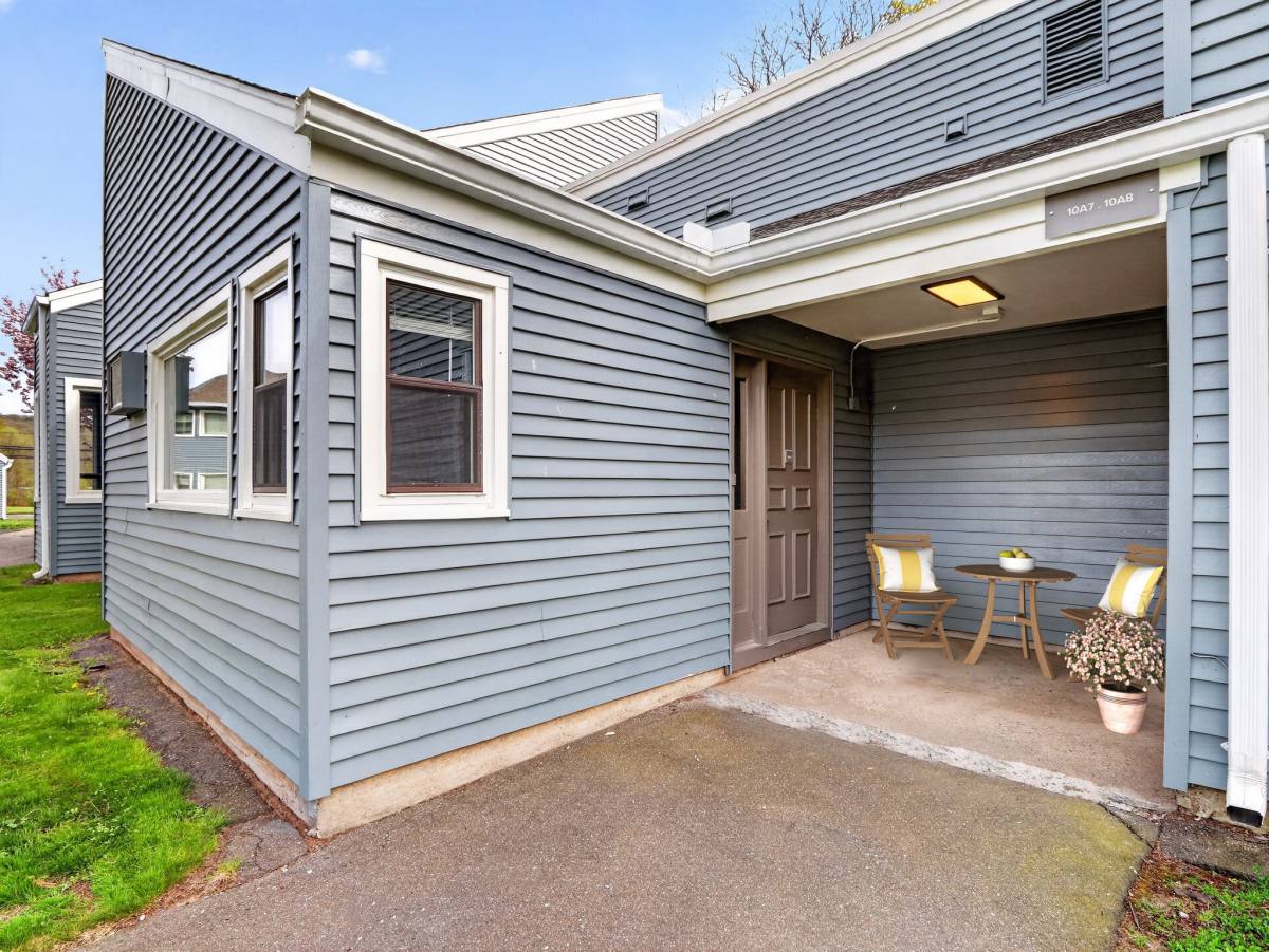 Apartment for rent at The Flats at Talcott, an Eagle Rock Community, 51 Hopmeadow St, Weatogue, CT 06089