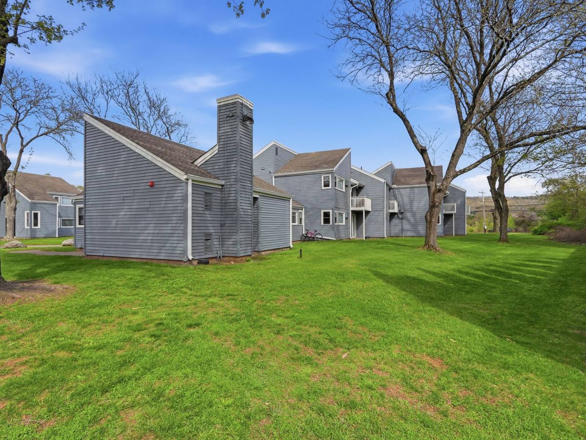 Apartment for rent at The Flats at Talcott, an Eagle Rock Community, 51 Hopmeadow St, Weatogue, CT 06089