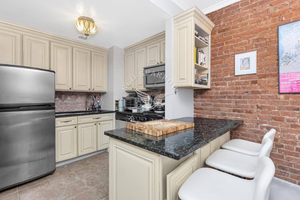 Apartment for rent at 348 E 89th St #6, New York, NY 10128