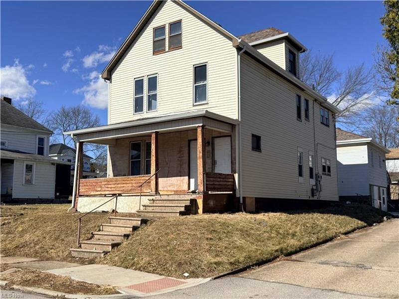 Apartment for rent at 1317 Plum St #1, Steubenville, OH 43952
