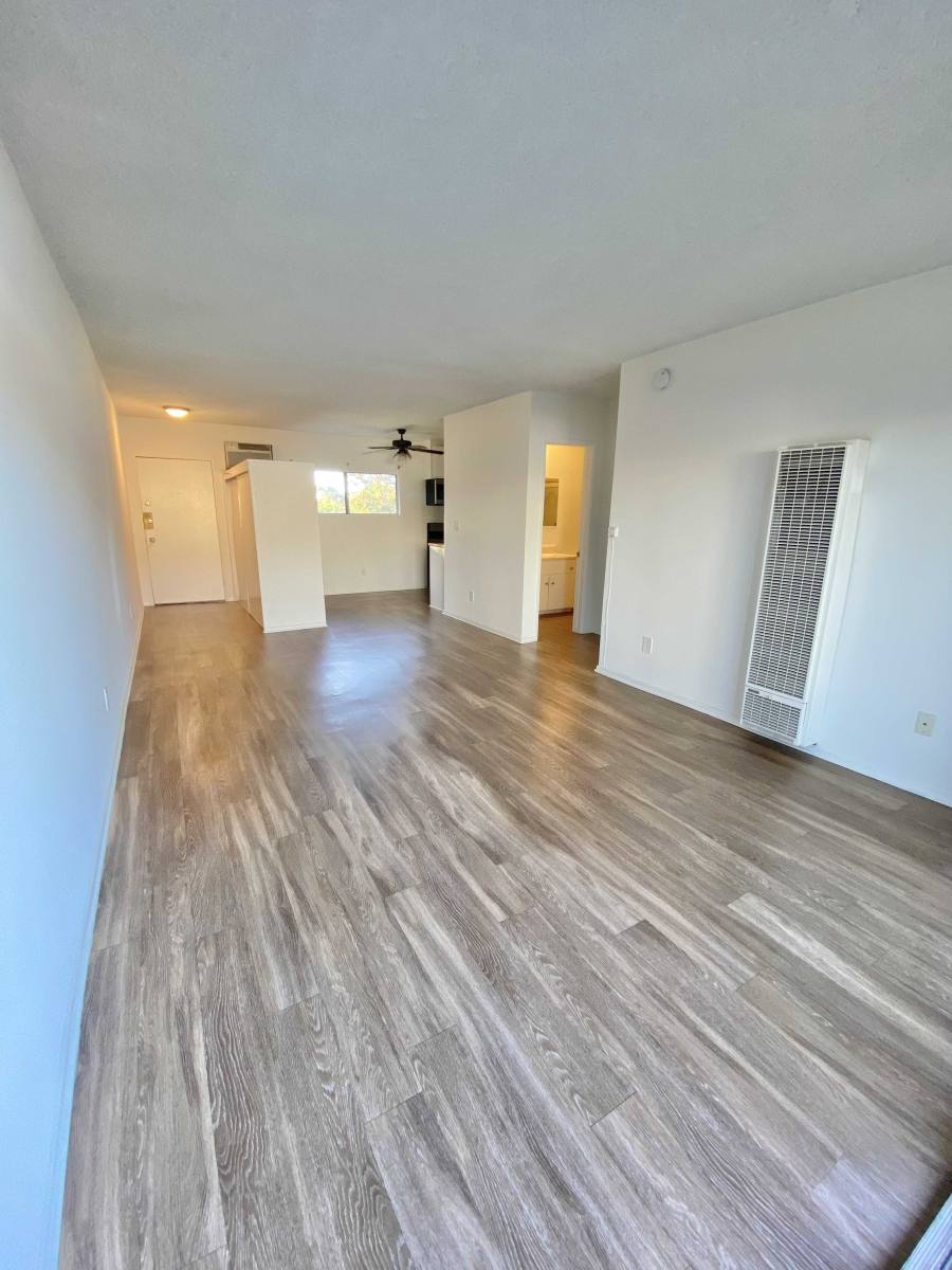 Apartment for rent at 11118 Moorpark St #204, North Hollywood, CA 91602