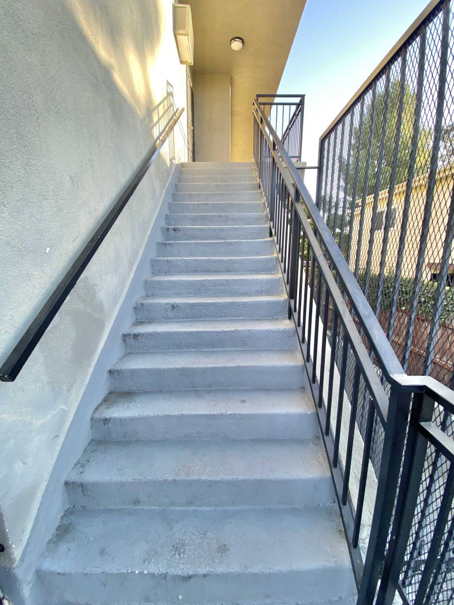 Apartment for rent at 11118 Moorpark St #204, North Hollywood, CA 91602