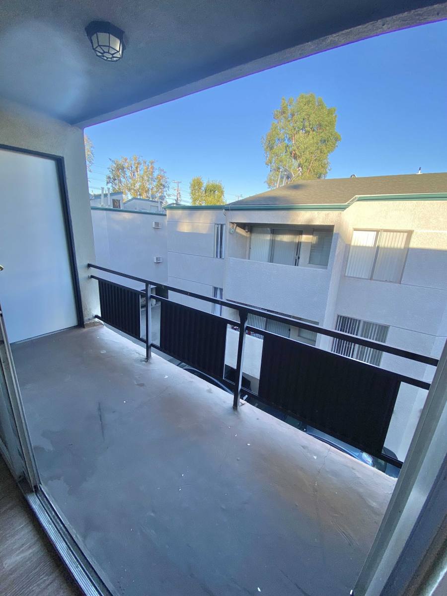 Apartment for rent at 11118 Moorpark St #204, North Hollywood, CA 91602