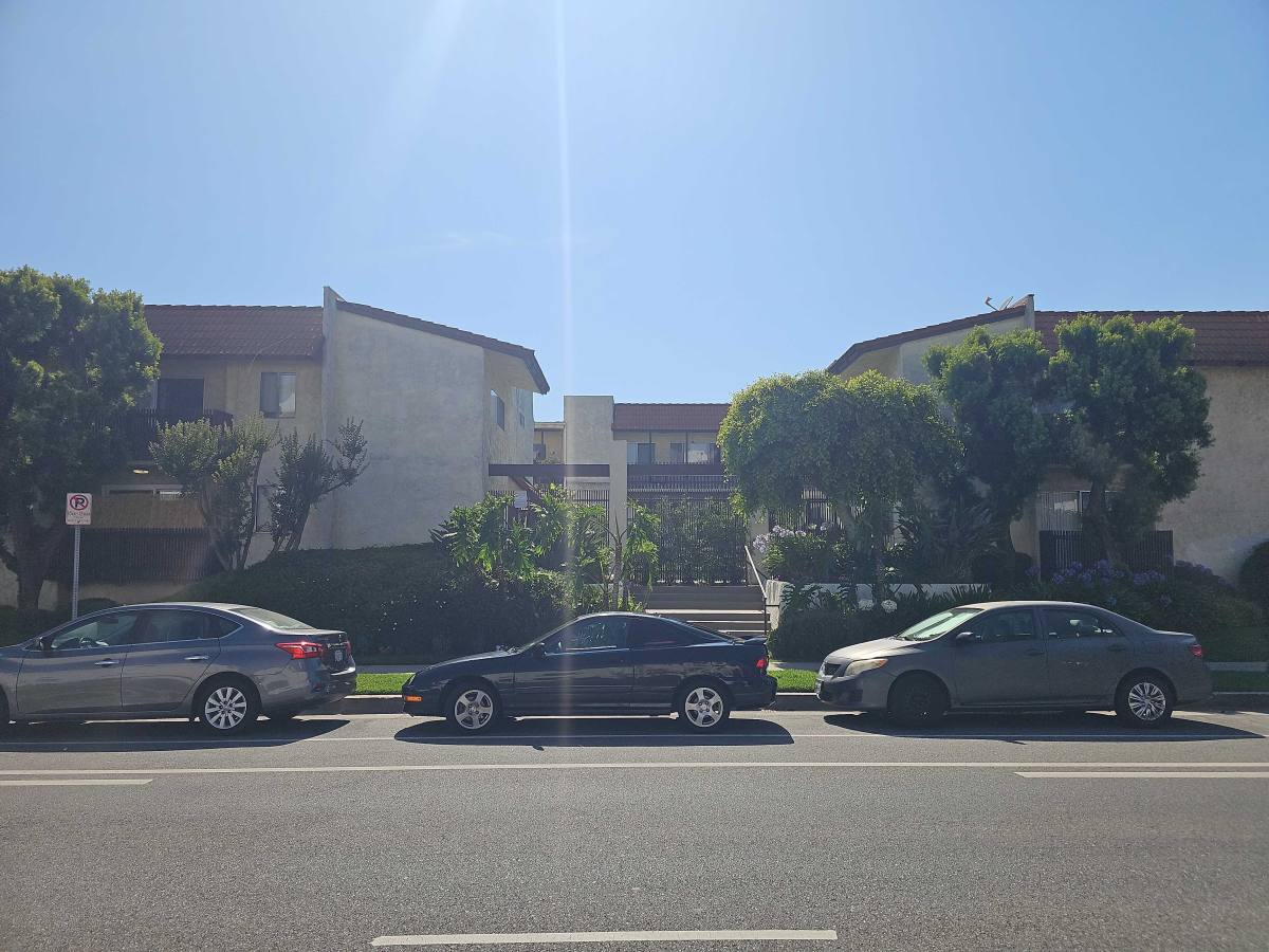 Apartment for rent at 5055 Woodman Ave #104, Sherman Oaks, CA 91423