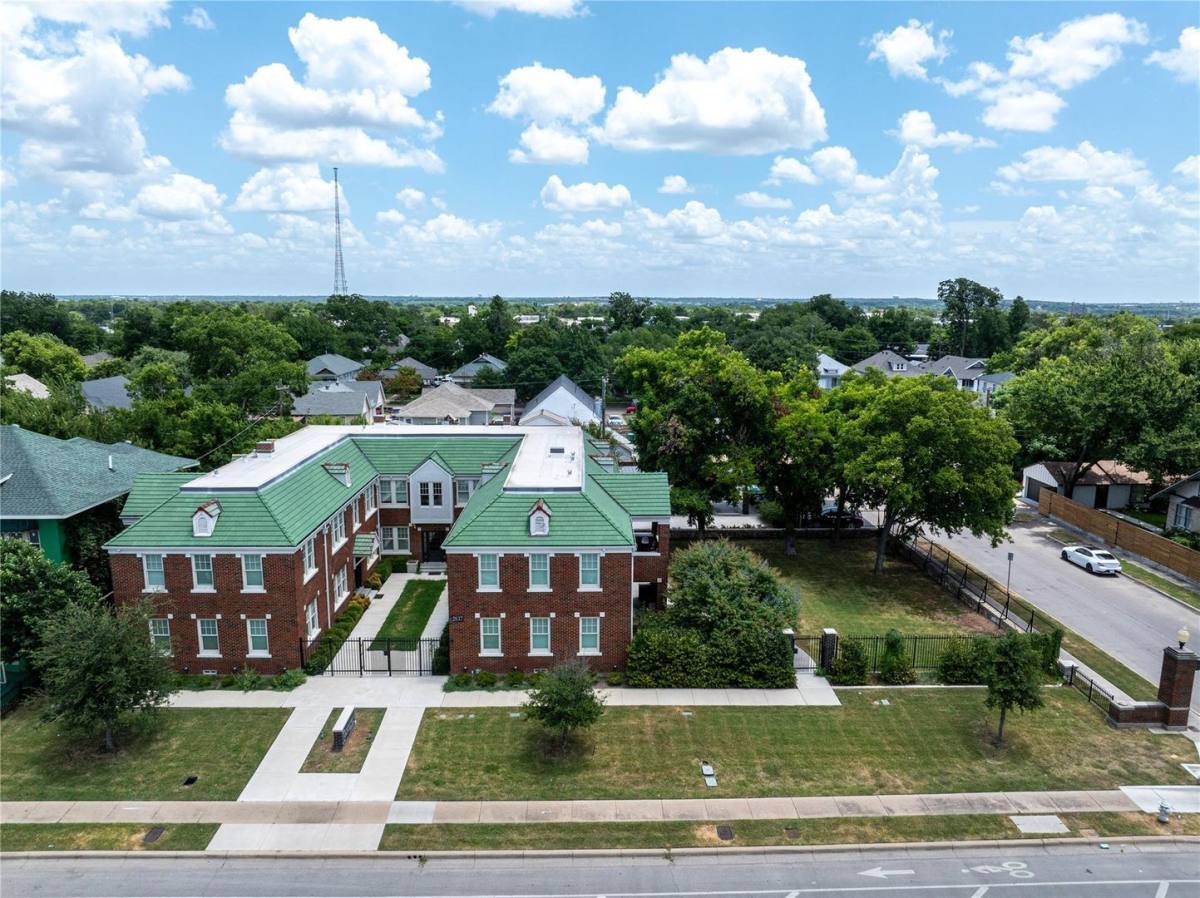 Apartment for rent at 2837 Hemphill St, Fort Worth, TX 76110