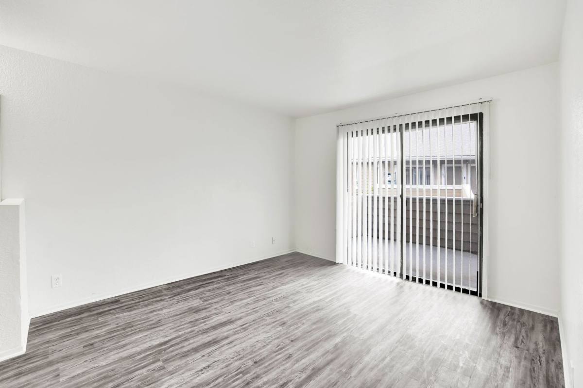 Apartment for rent at 904 Fairway Dr, Colton, CA 92324