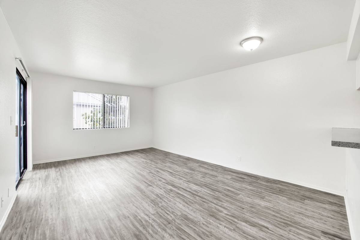 Apartment for rent at 904 Fairway Dr, Colton, CA 92324