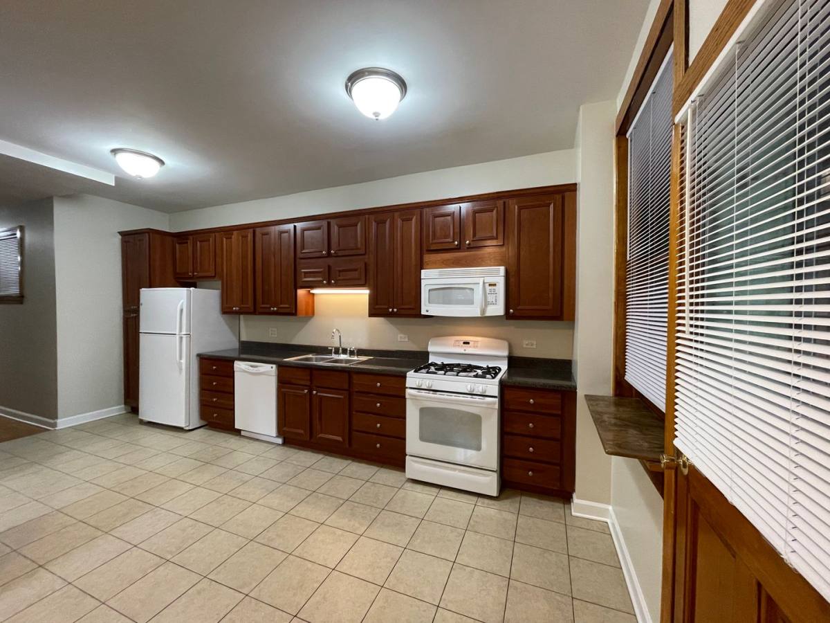 Apartment for rent at 5213-15 S Dorchester Ave, Chicago, IL 60615
