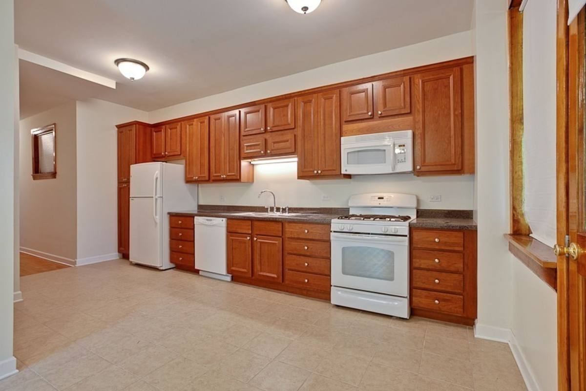 Apartment for rent at 5213-15 S Dorchester Ave, Chicago, IL 60615