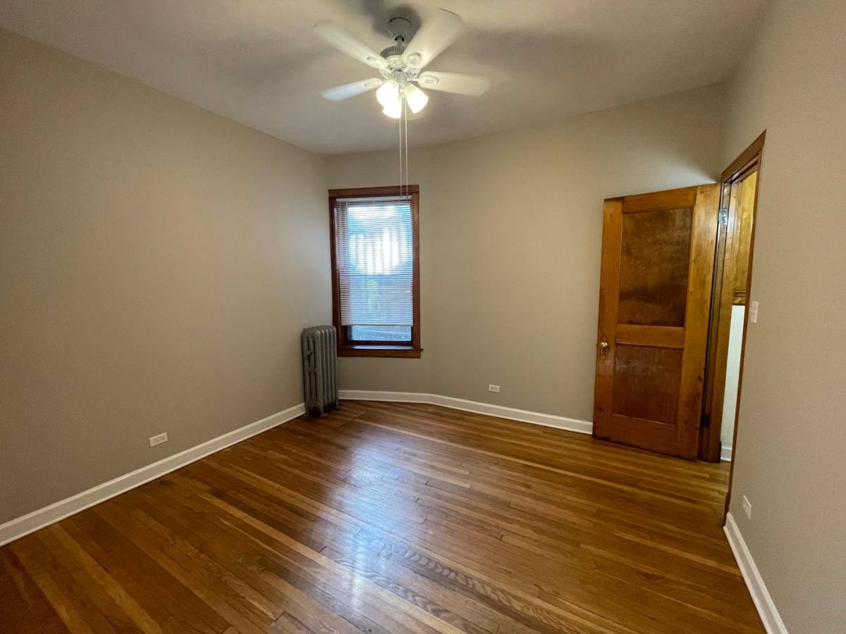 Apartment for rent at 5213-15 S Dorchester Ave, Chicago, IL 60615